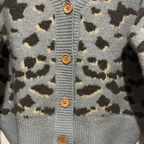Double zero button down sweater - Picture 3 of 5